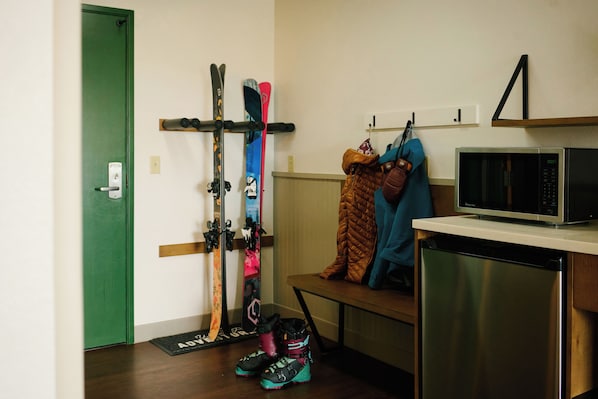 Premium Room, 1 King Bed, Mobility Accessible | Desk, laptop workspace, blackout drapes, iron/ironing board (on request) - White Pine Adventure Inn (Pinedale)