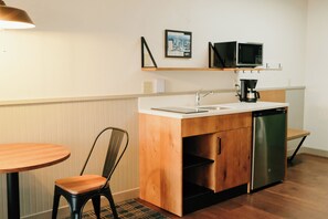 Desk, laptop workspace, blackout drapes, iron/ironing board (on request) - High Country Suites (Pinedale)