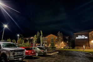 Exterior - White Pine Adventure Inn (Pinedale)