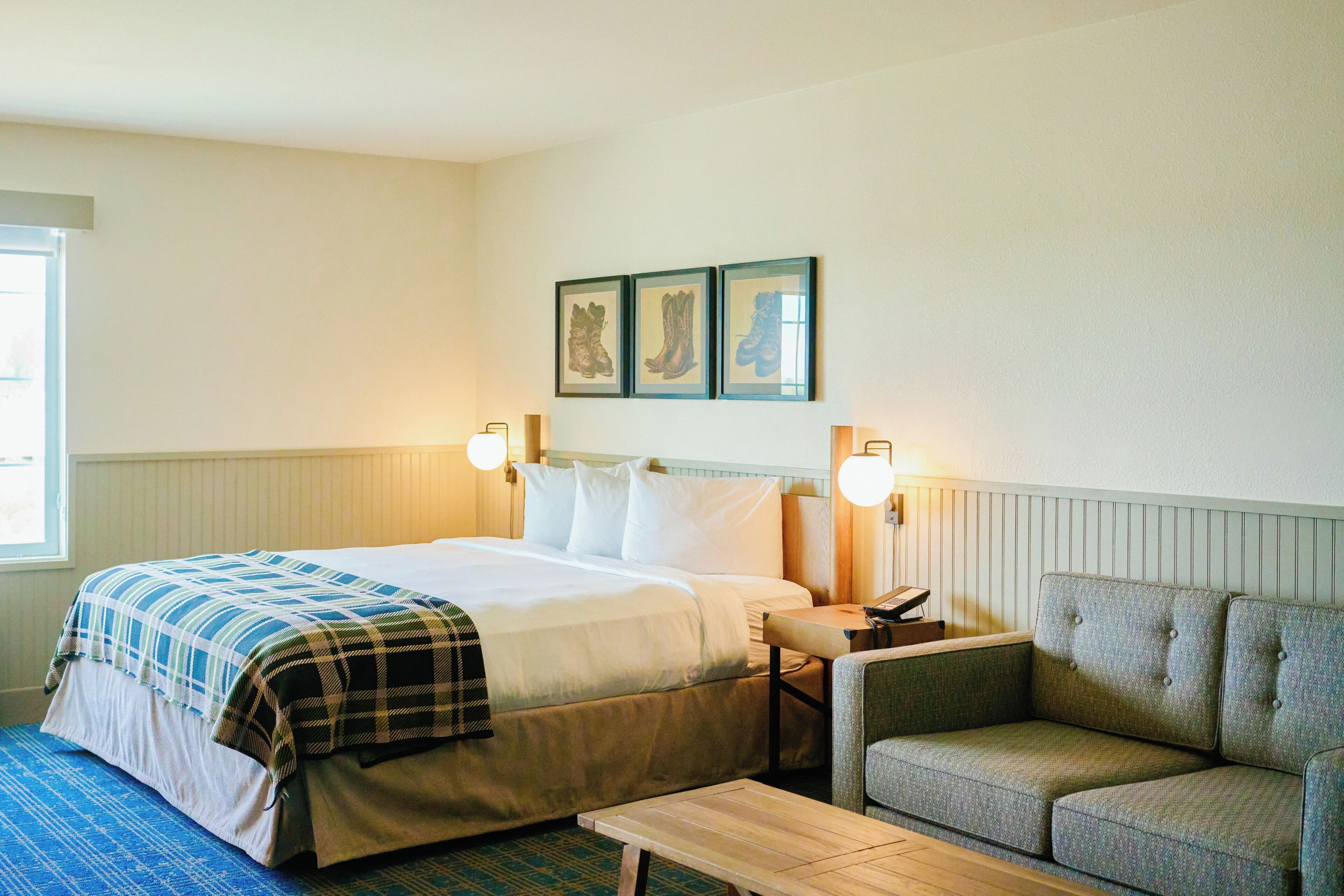 Standard Room, 1 King Bed | Desk, laptop workspace, blackout drapes, iron/ironing board (on request)