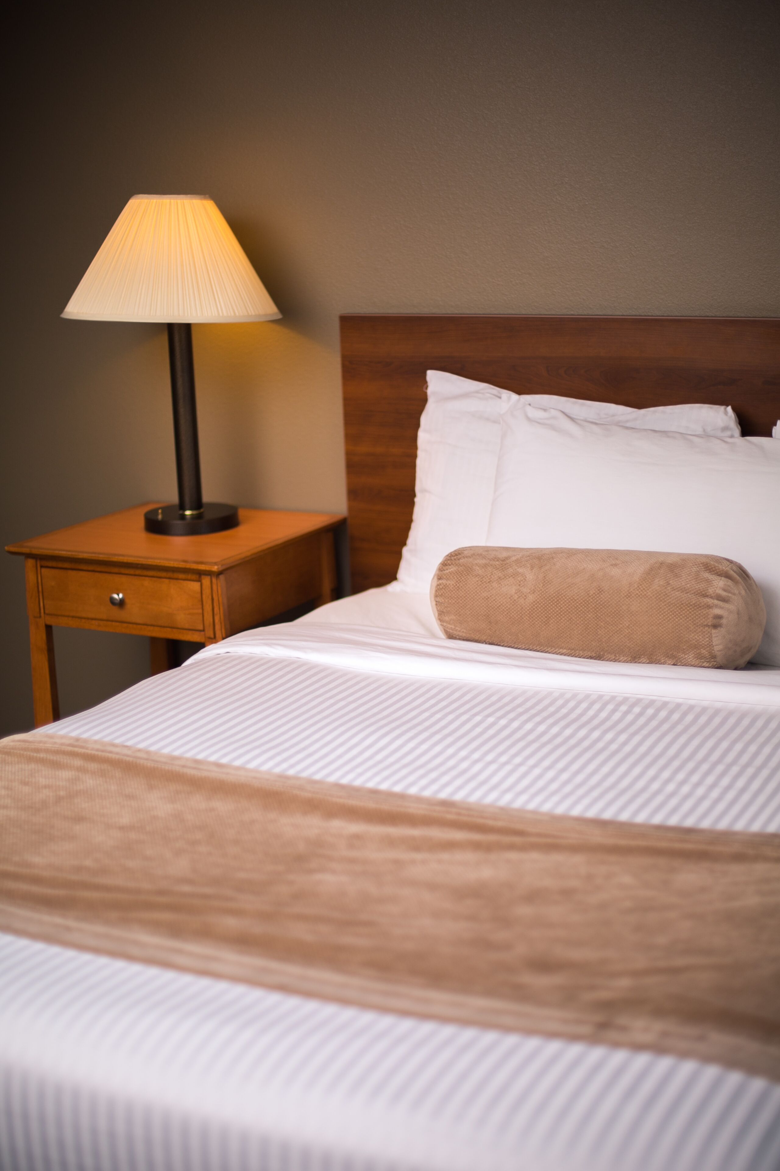 standard room, 1 king bed | 1 bedroom, desk, blackout curtains, iron/ironing board