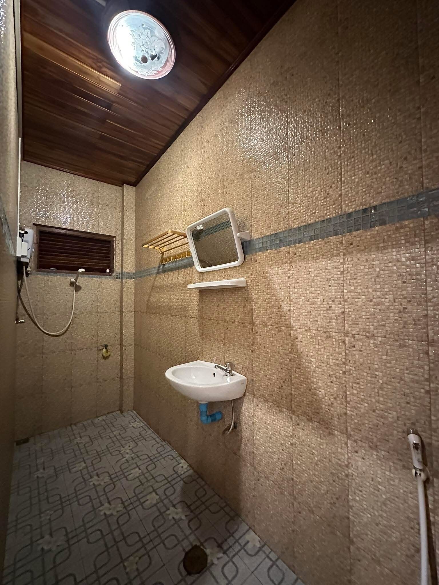 Quarto, 4 quartos, sacada | Banheiro | Chuveiro, produtos de toalete grátis, toalhas de banho 