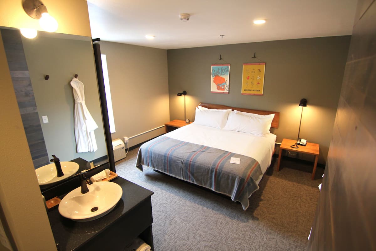 main house king suite | 1 bedroom, minibar, individually decorated, desk