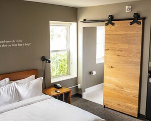Kamar Standar | Kamar mandi | Shower, perlengkapan mandi gratis, pengering rambut, dan handuk