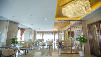 3 restaurants, breakfast, lunch, dinner served; Chinese cuisine