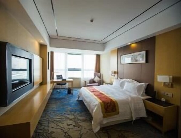 Minibar, coffres-forts dans les chambres, bureau