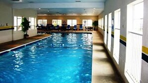 Outdoor pool - The Getaway Place 2 Bedroom Condo by Sunset Realty (Branson)