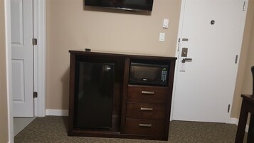 Room, 1 Queen Bed, Non Smoking | Desk, soundproofing, WiFi (free)