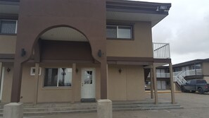 Interior entrance - Sunrise Motel (Regina)