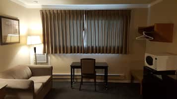 Habitación, 2 camas matrimoniales, para no fumadores | Escritorio, insonorización y wifi gratis
