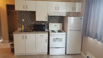 Suite, 2 Bedrooms, Non Smoking, Kitchen | Desk, soundproofing, WiFi (free)