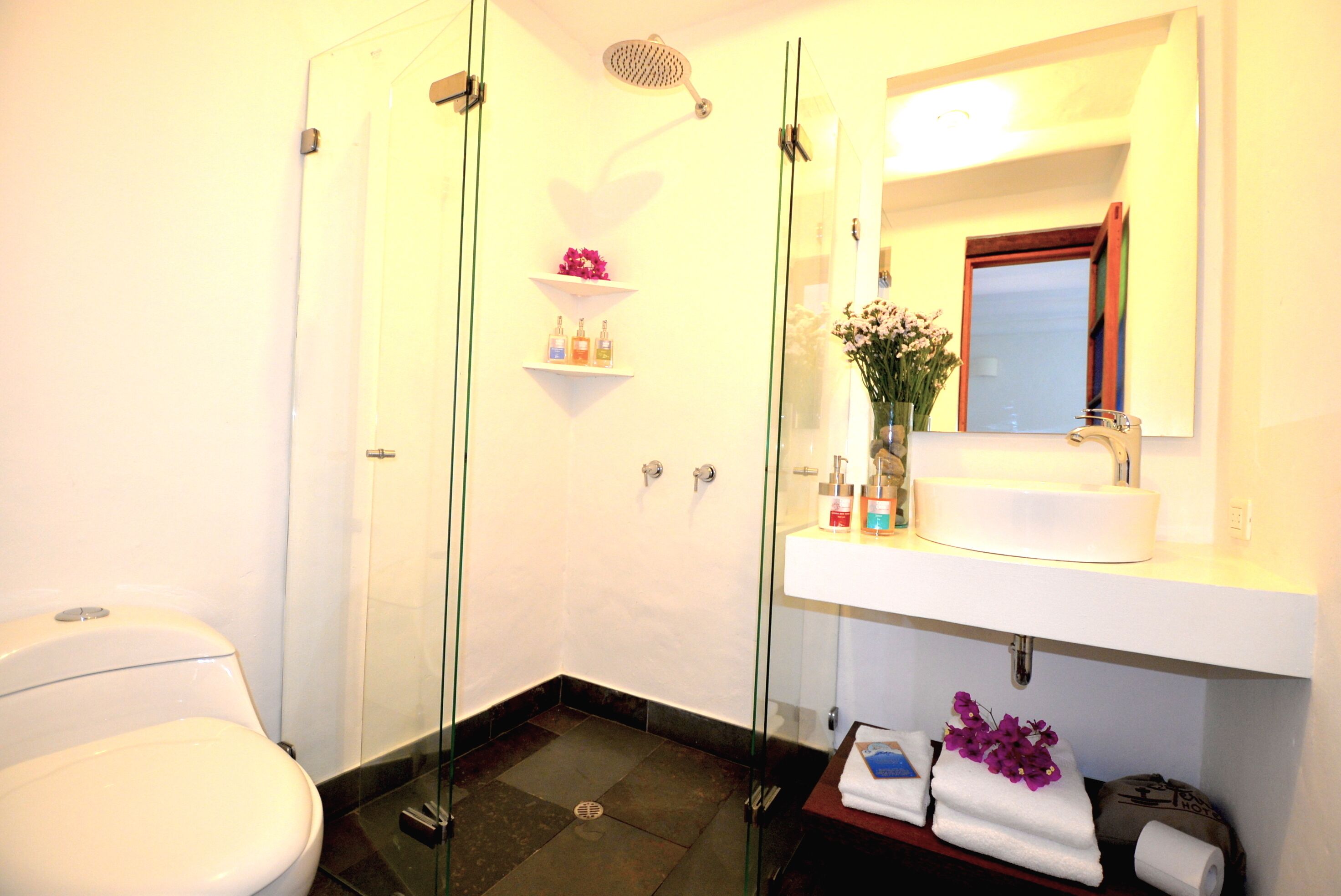 standard room (amonita) | 1 bedroom, in-room safe, soundproofing, free wifi