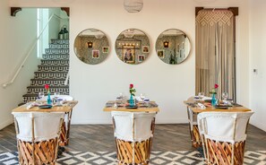 Dining - La Serena Villas (Palm Springs)