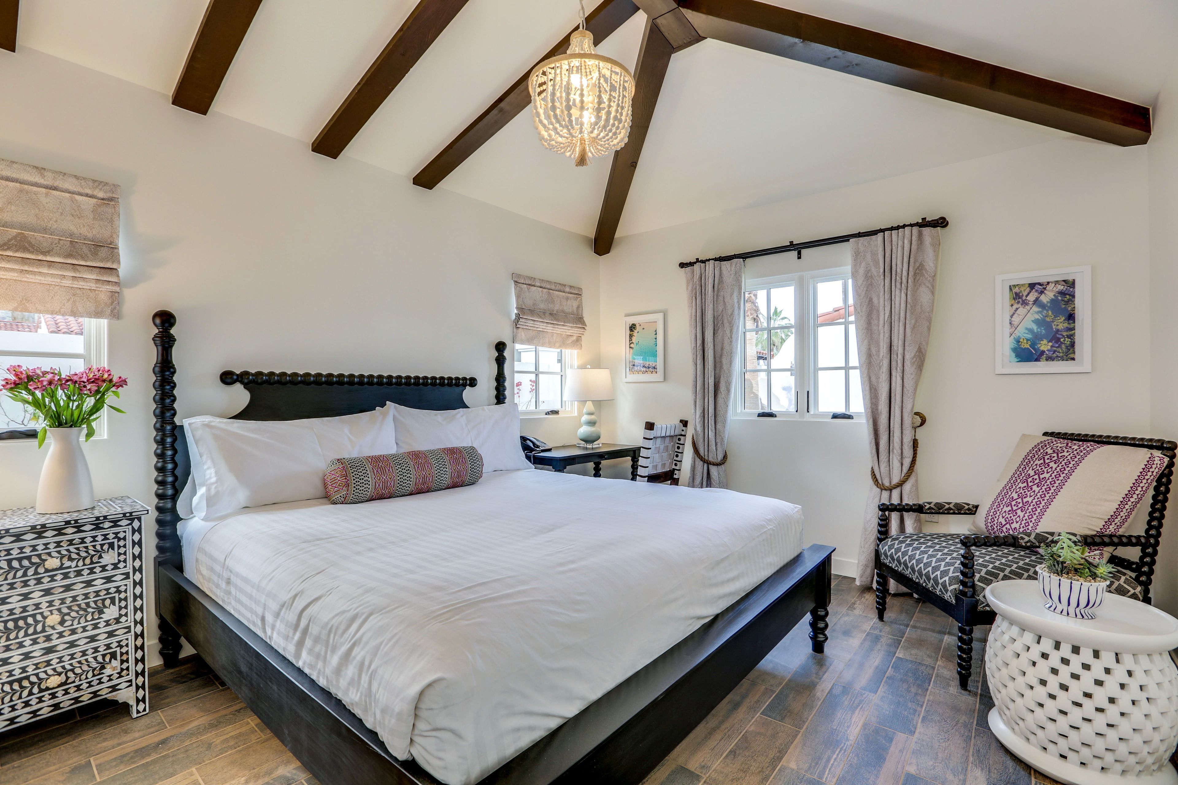 Courtyard King Studio | Italiaanse Frette-lakens, luxe beddengoed, een kluis op de kamer