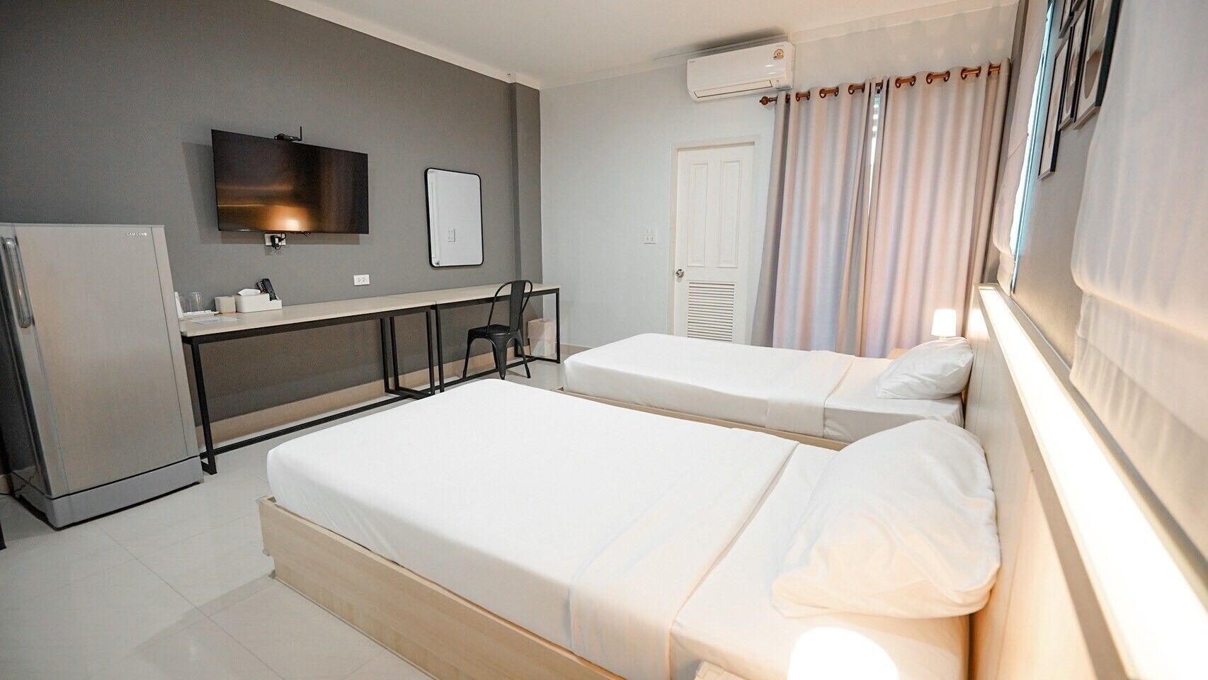 deluxe corner room | desk, free wifi