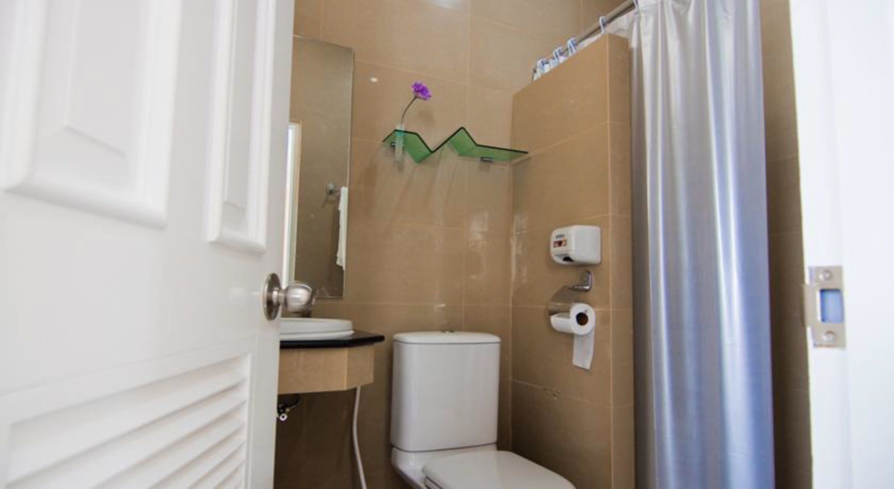 standard twin 4th flr | bathroom | shower, free toiletries, hair dryer, slippers