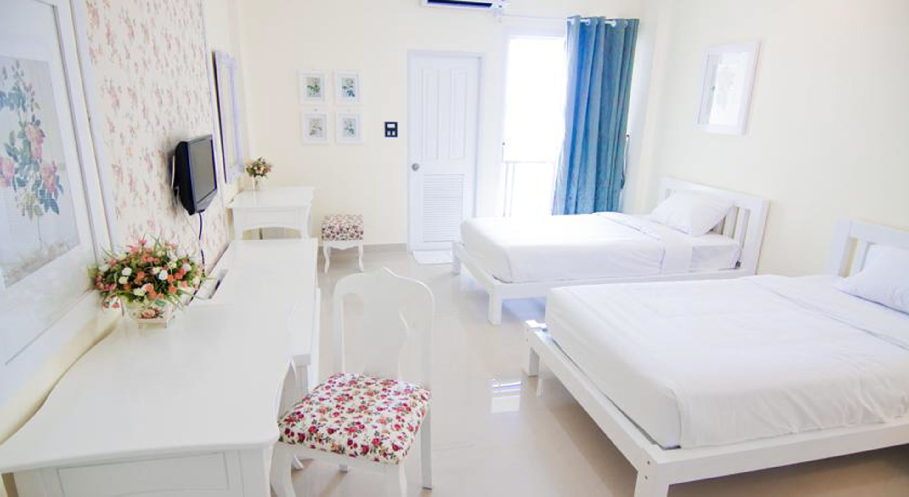 standard twin 4th flr | desk, free wifi