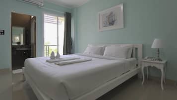 Standard Double 4th Flr | Desk, free WiFi