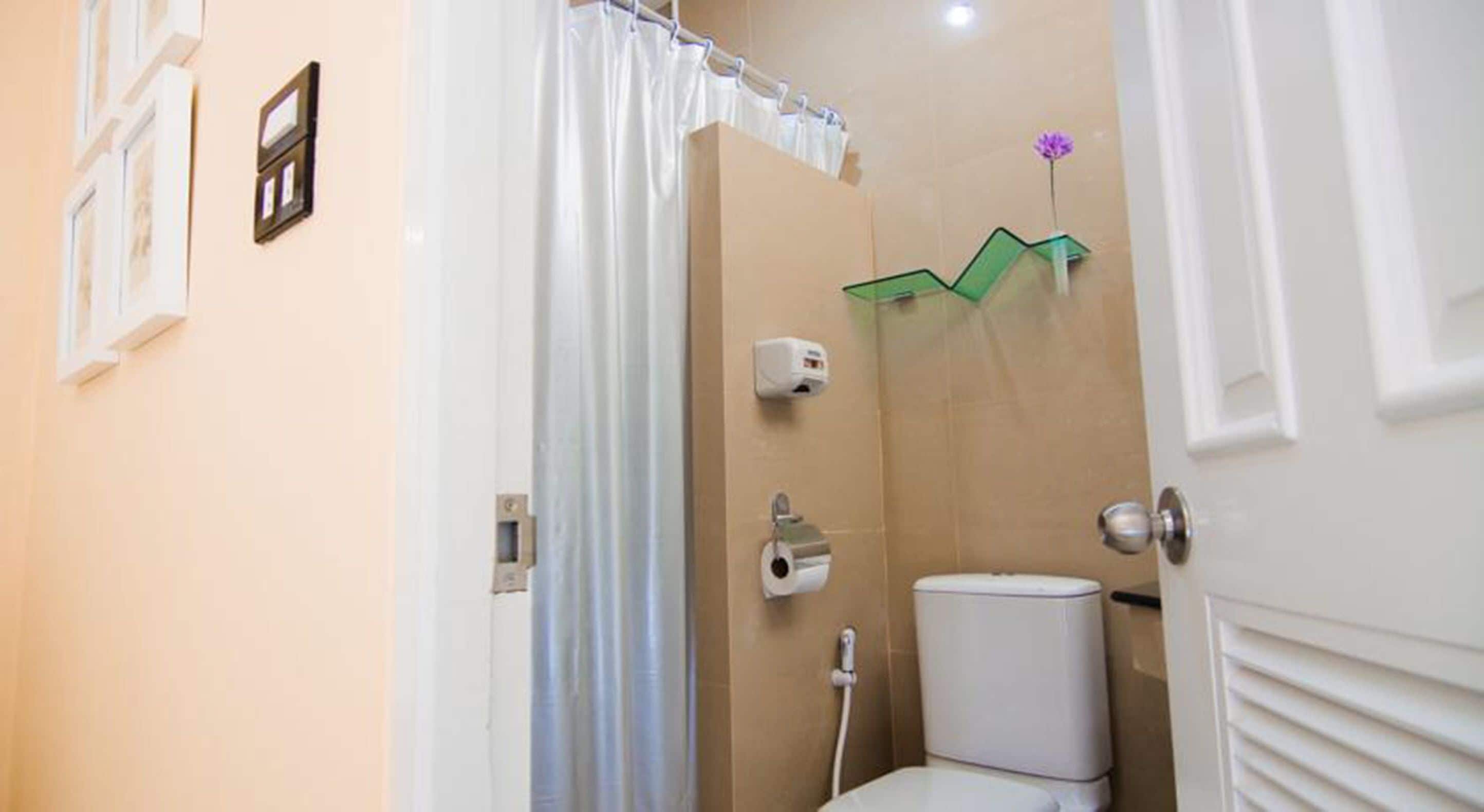 standard double 4th flr | desk, free wifi