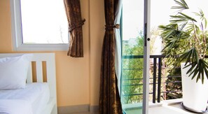 Standard Double 3rd Flr | Escritorio y wifi gratis