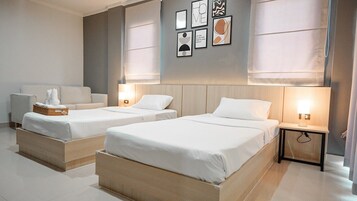 Deluxe Corner Room | Escritorio y wifi gratis