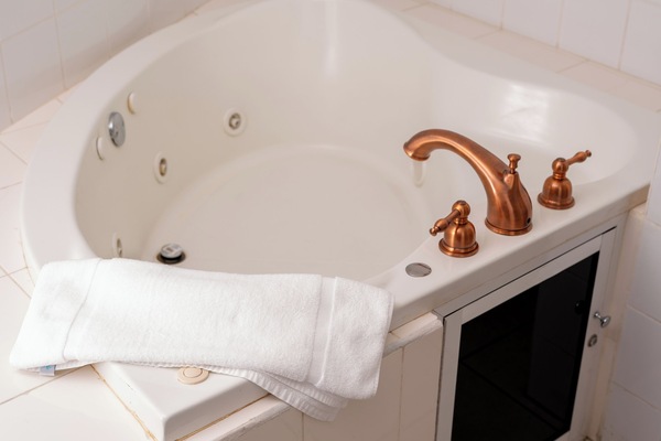 Studiosuite | Badezimmer | Dusche, kostenlose Toilettenartikel, Haartrockner, Handtücher