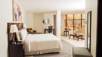 Estudi en suite | Escriptori, planxa i posts de planxar i wifi gratuïta