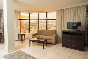 Studio Suite | Living area | Flat-screen TV