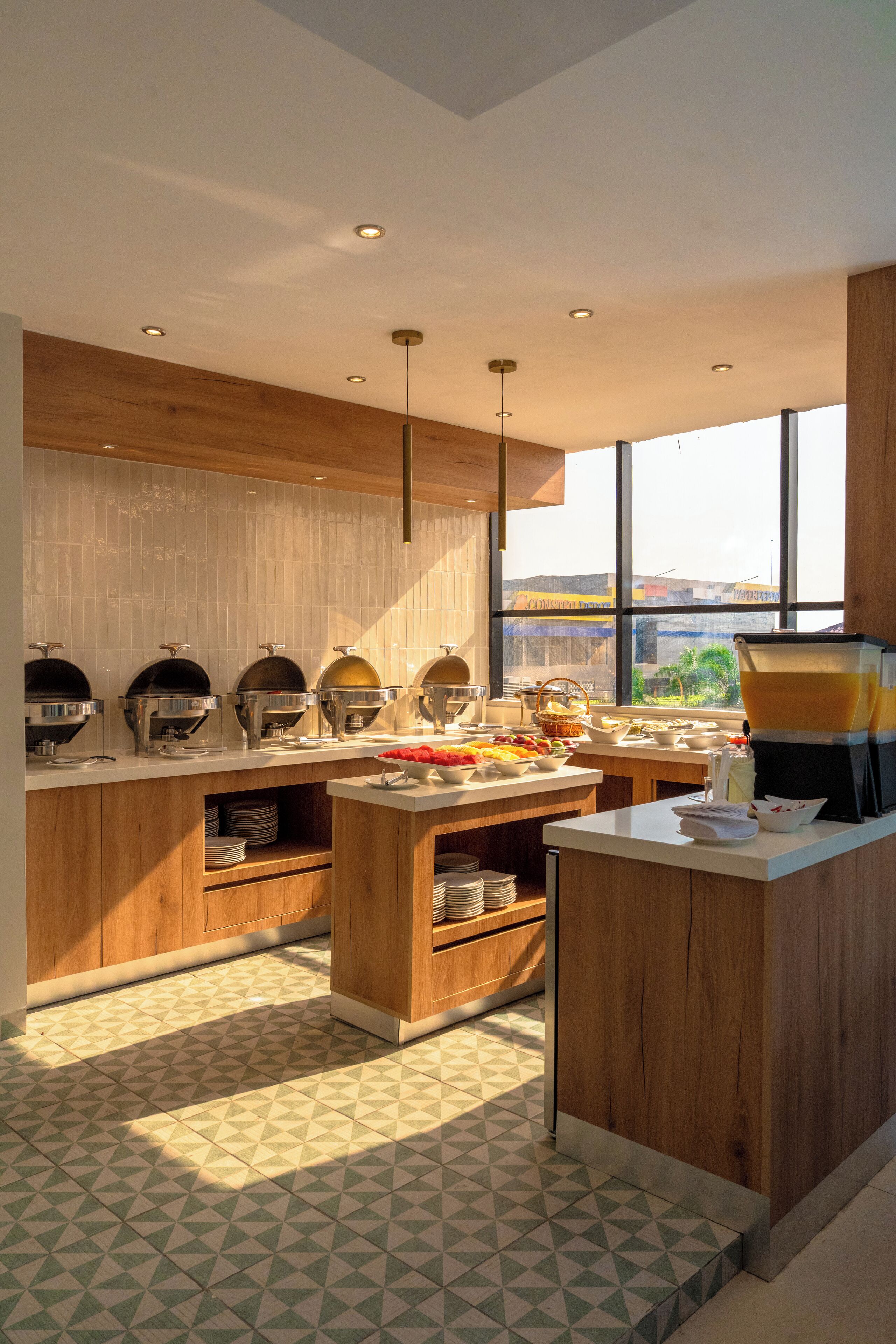 بوفيه فطور مجانًا يوميًا