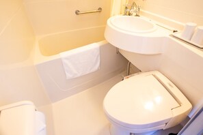 Duschwanne, Komfortbadewanne, Haartrockner, Hausschuhe