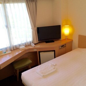 Safe på rommet, skrivebord, strykejern/-brett og wi-fi (inkludert)