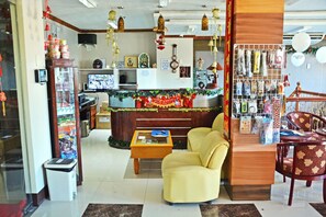 Lobby sitting area - Honey Hunt House (Cebu City)