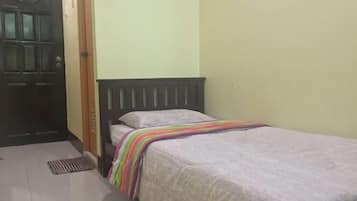 Habitación individual económica, 1 cama individual | Caja fuerte, escritorio, camas supletorias y wifi gratis