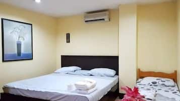 Caja de seguridad en la habitación y escritorio