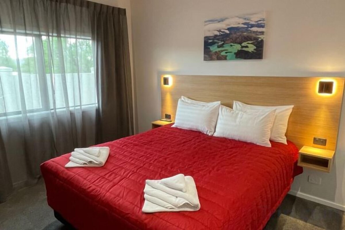 5 bedrooms, bed sheets
