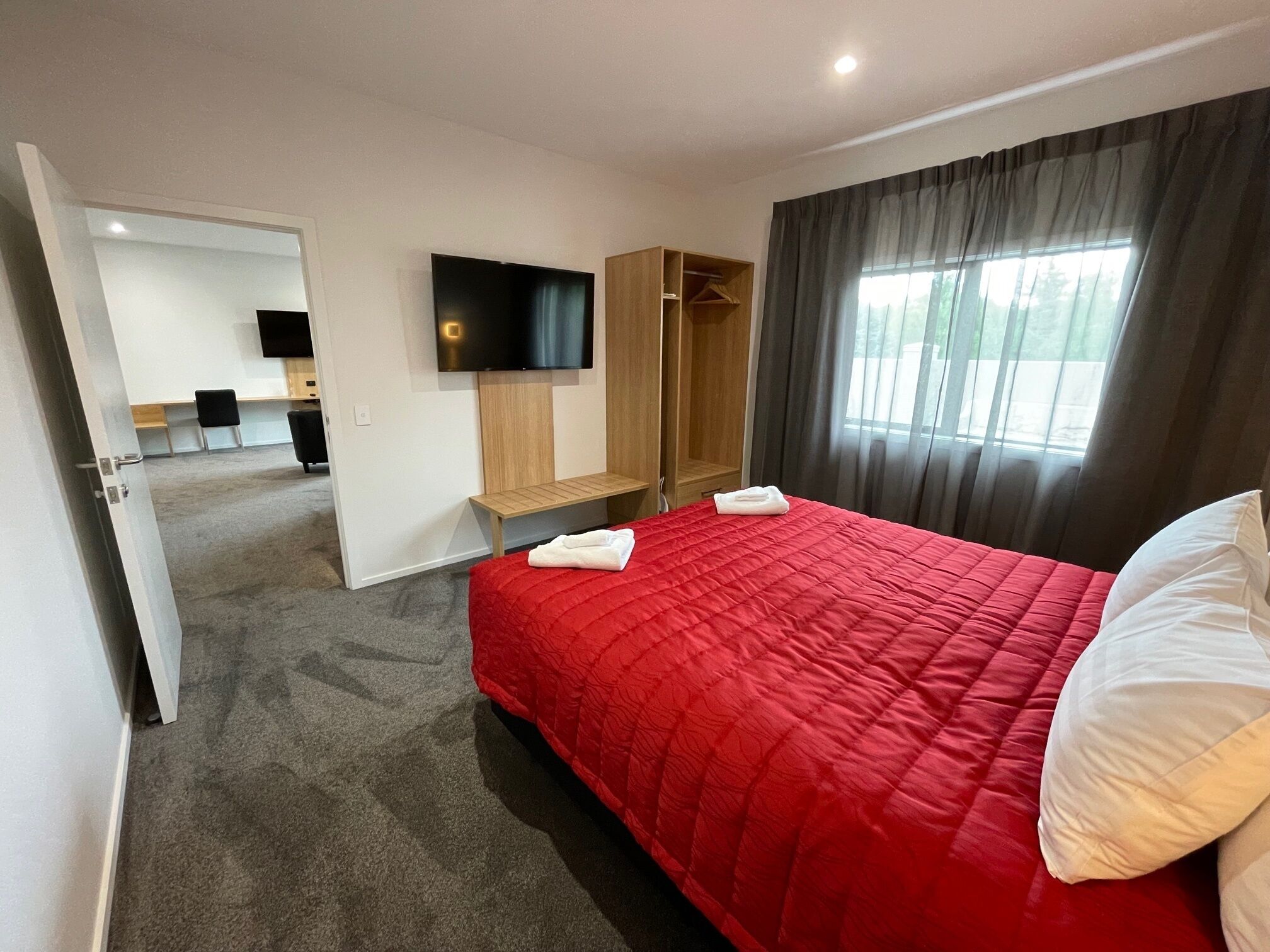 1 Bedroom Premium Apartment | 5 bedrooms, bed sheets, wheelchair access