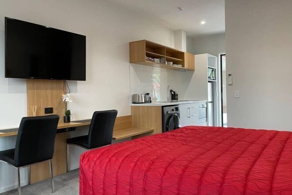 5 bedrooms, bed sheets