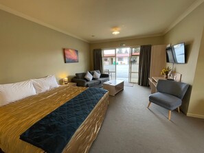 华丽开间 (Apartment, Accessibility) | 5 多间卧室、床单、轮椅无障碍