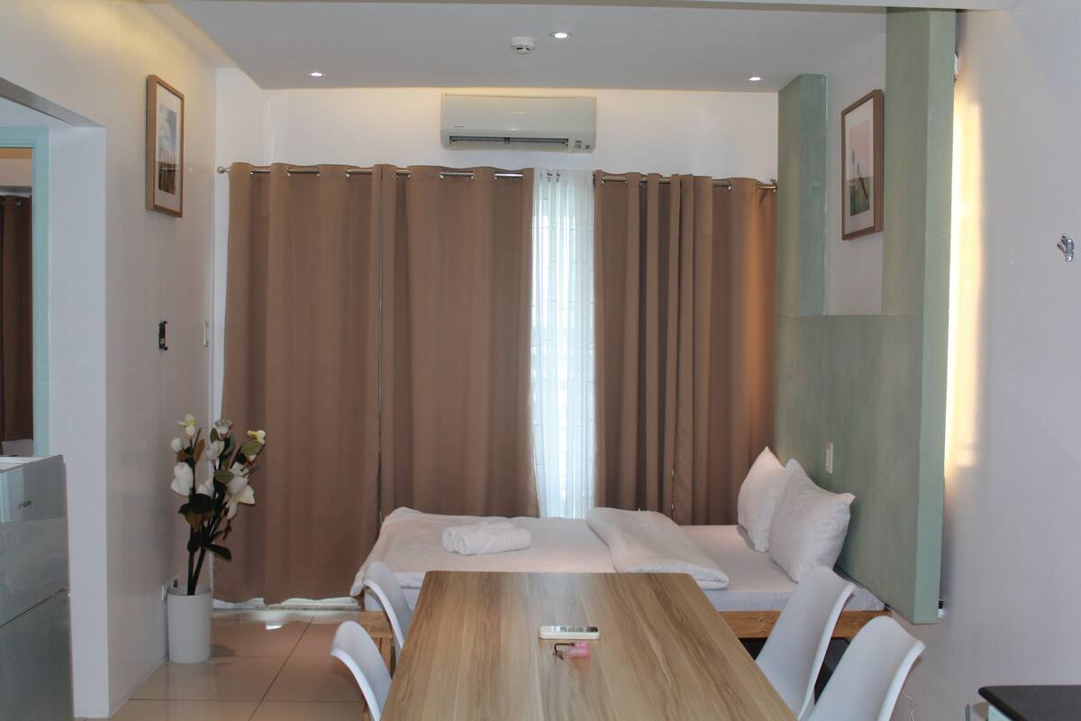 2 bedrooms, premium bedding, down duvets, desk