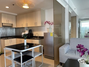 Family Condo, Non Smoking, Pool View | Private kitchen | Fridge, microwave, stovetop, rice cooker