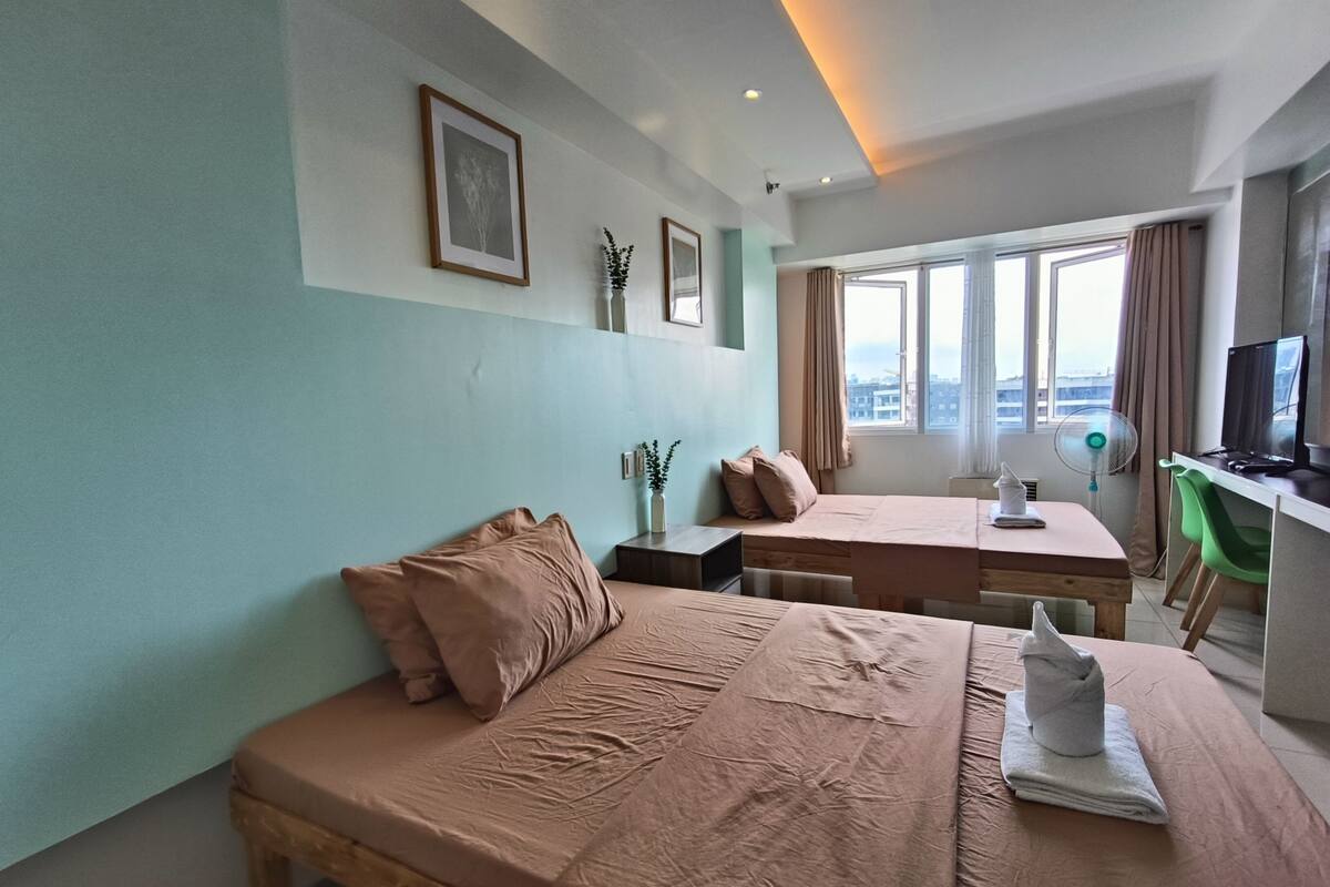 2 bedrooms, premium bedding, down duvets, desk
