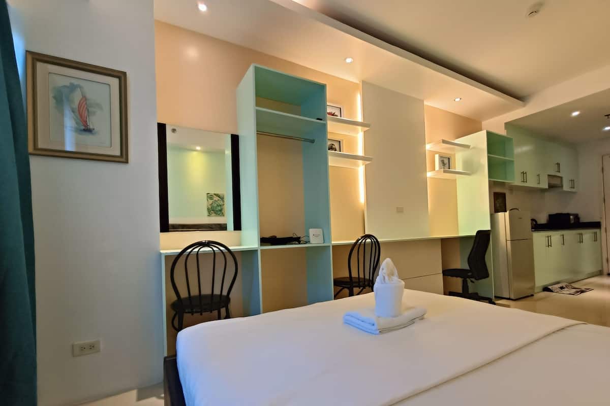 2 bedrooms, premium bedding, down duvets, desk