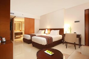 Grand Double or Twin Room, 2 Single Beds | Minibar, in-room safe, desk, soundproofing