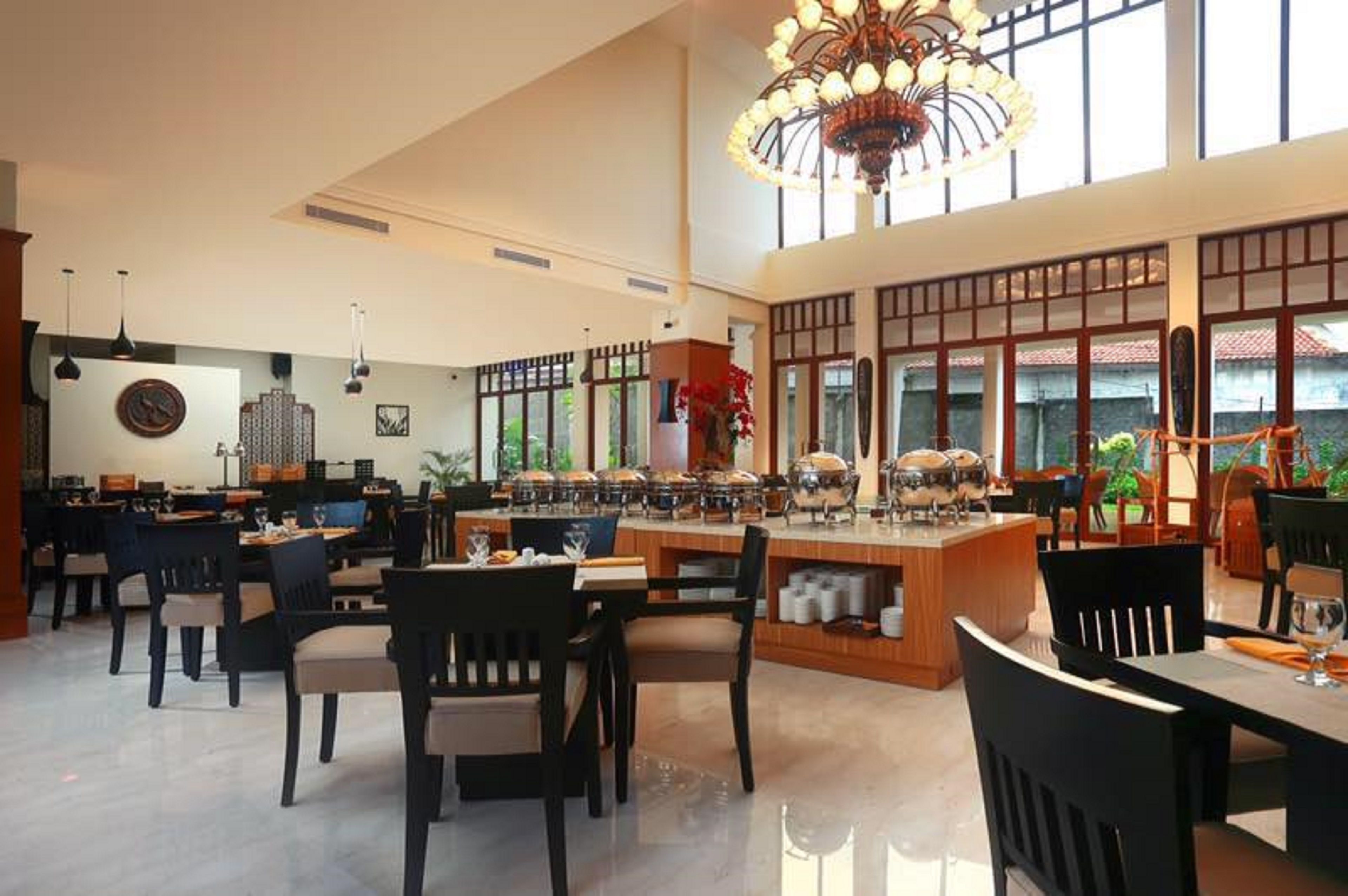 Daily buffet breakfast (IDR 95000 per person)