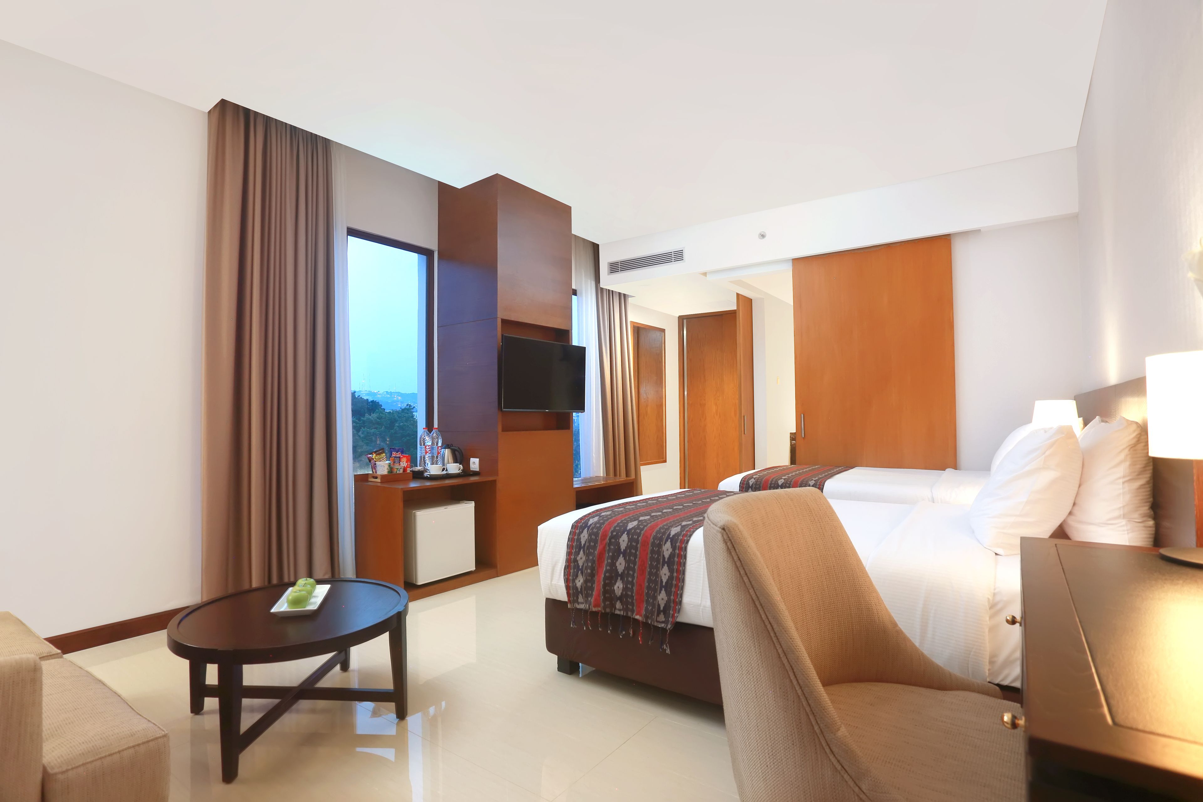 grand double or twin room, 2 single beds | minibar, in-room safe, desk, soundproofing