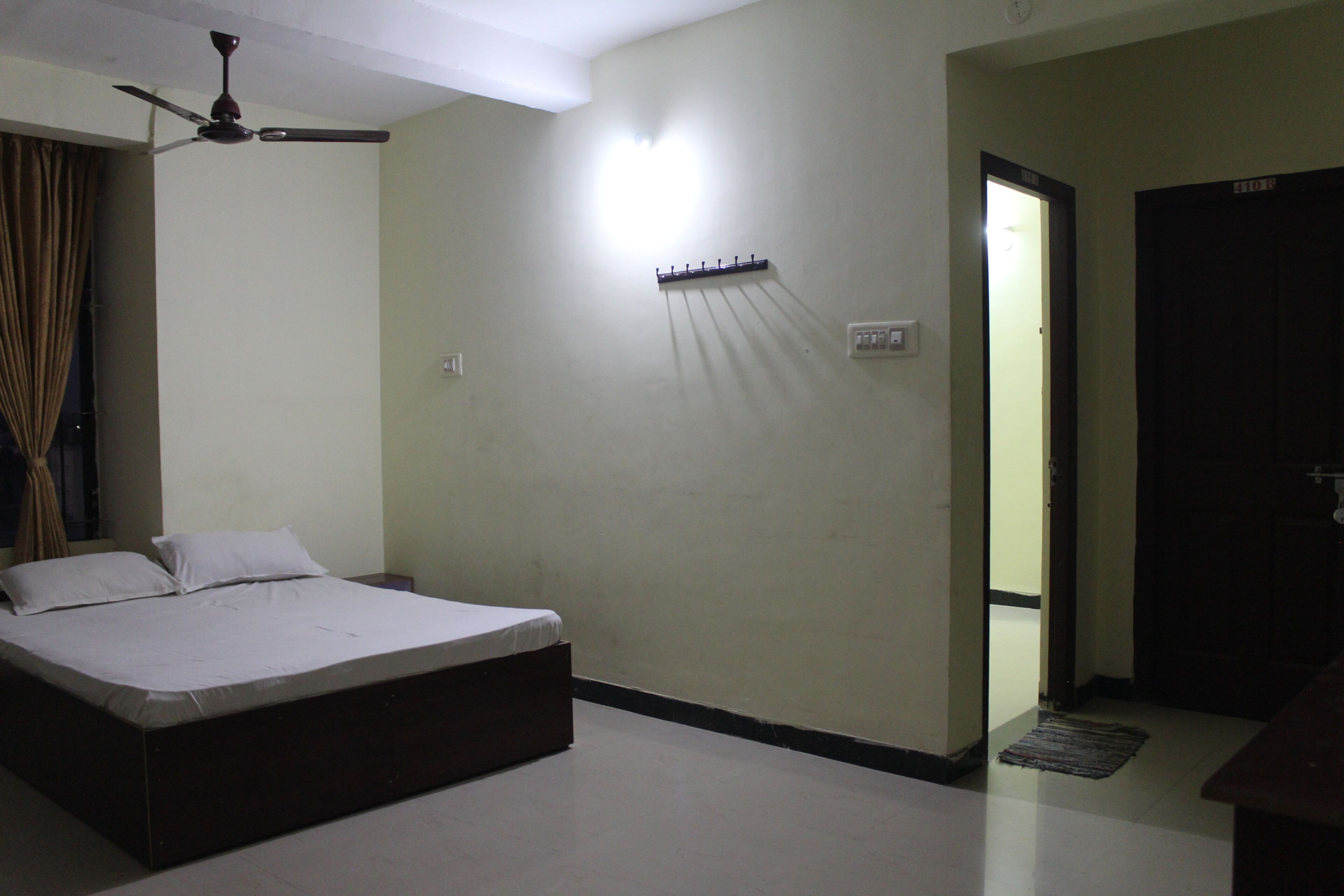 1 bedroom, desk, free wifi