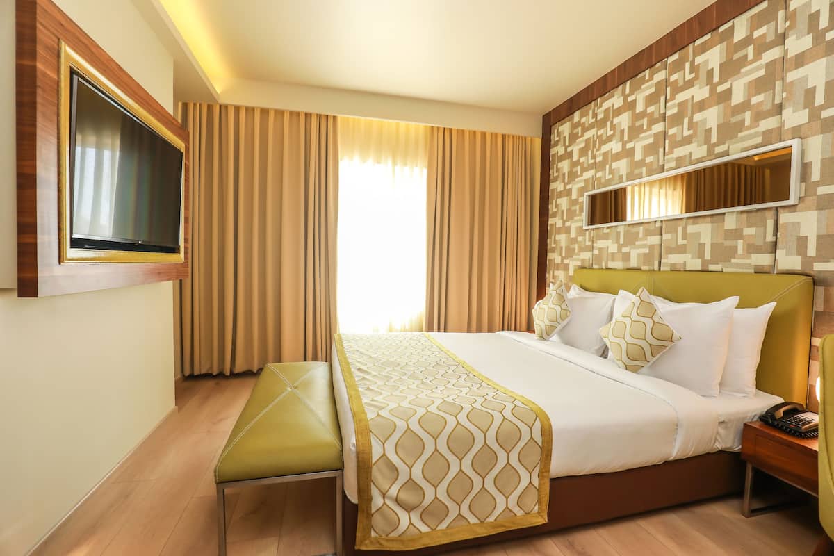 1 bedroom, premium bedding, in-room safe, desk