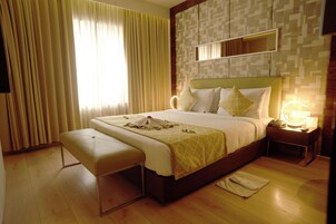 Nirvana Executive Room | Premium bedding, in-room safe, desk, laptop workspace