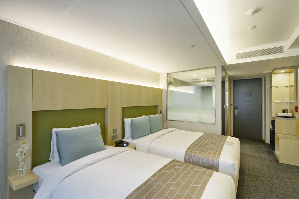 Deluxe Twin Room | Premium bedding, minibar, in-room safe, desk