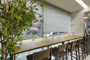 Lobby sitting area - aFIRST Hotel Myeongdong (Seoul)